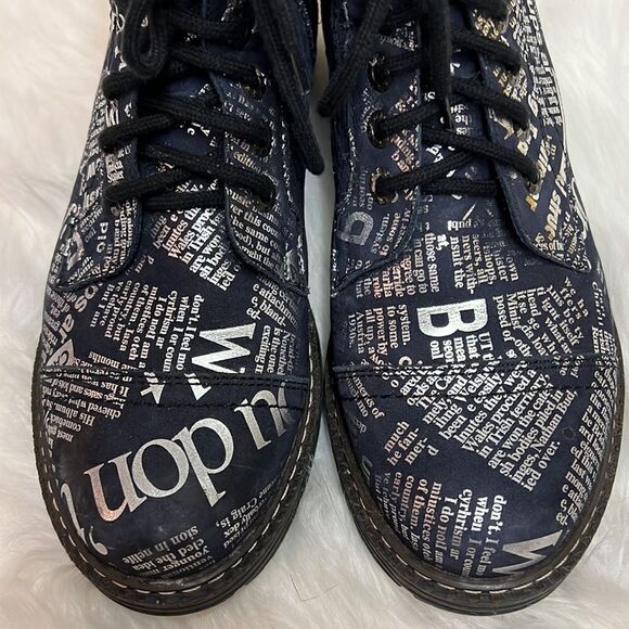 V-Italia Leather Navy and Silver News Paper Combat Boots Size 40-9.5/10 BIN 18 - Picture 3 of 9